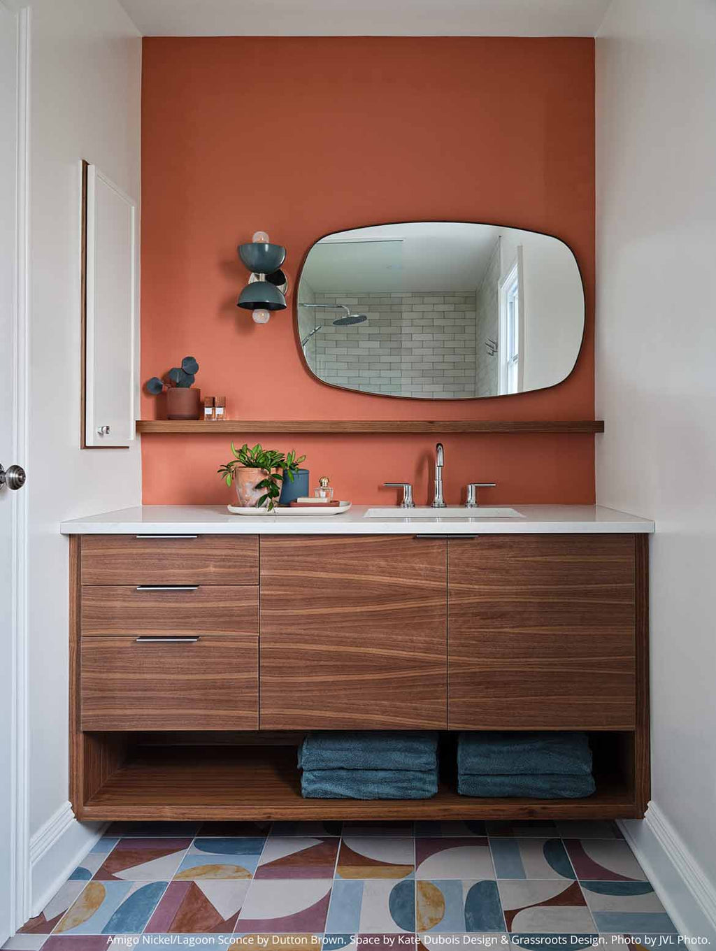 Color Amigo Sconce
